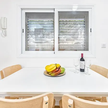 Renovated On Beach. Apartman