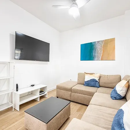 Renovated On Beach. Apartmán