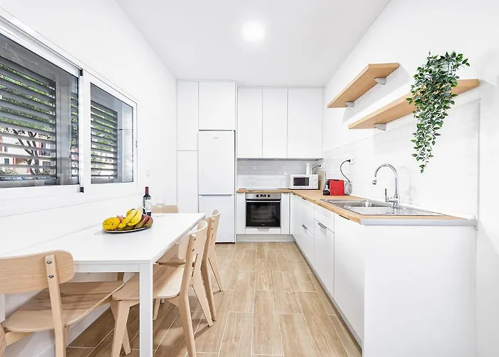 Apartman Renovated On Beach. *